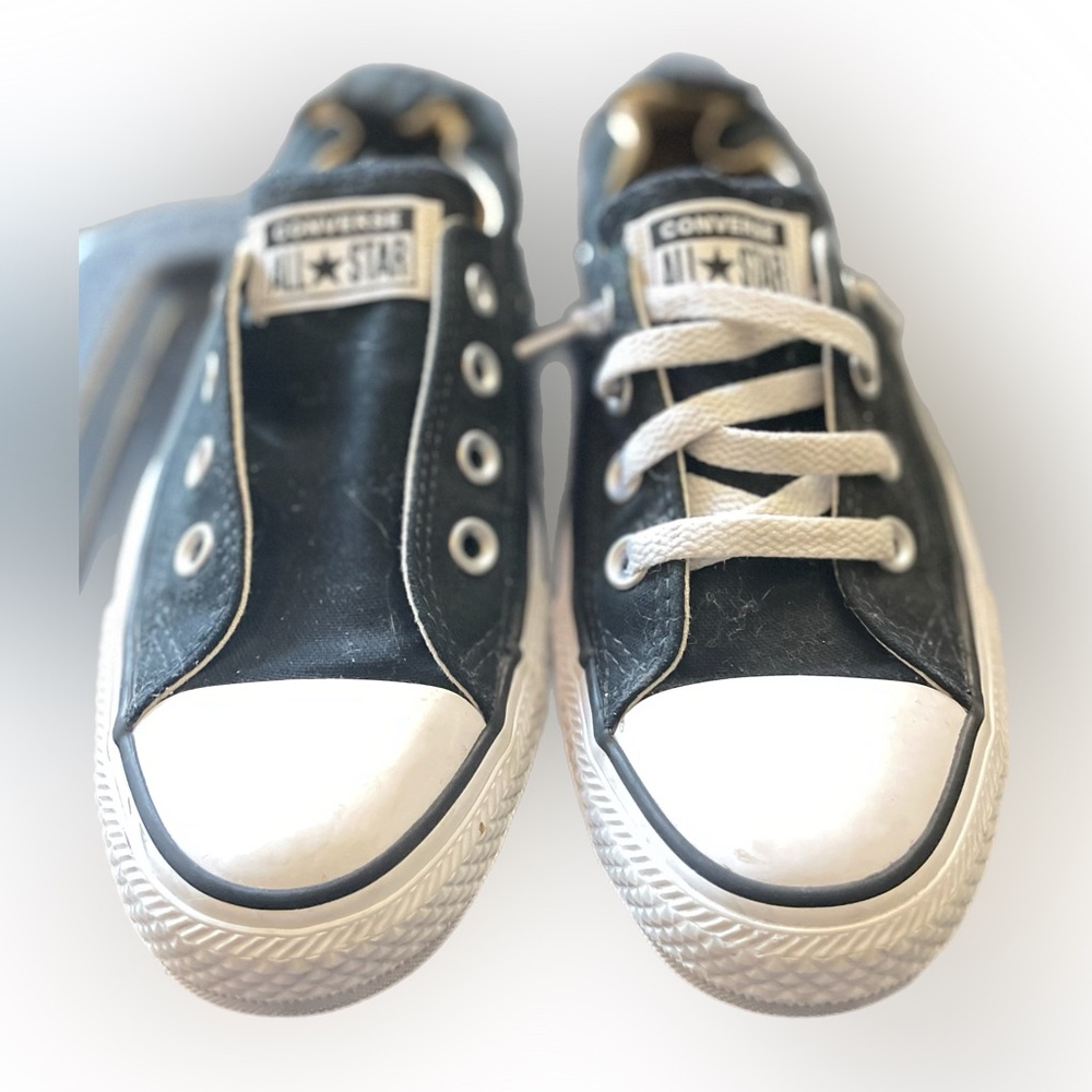 Women’s Converse All * Star Chuck Taylor Sneakers- Size 8 (Black/White)